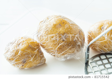 Potatoes cooked in the microwave 81715542