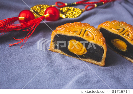 中國傳統節慶食品小吃月餅 中國傳統節慶食品小吃月餅 81716714