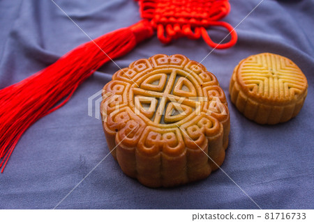 中國傳統節慶食品小吃月餅 中國傳統節慶食品小吃月餅 81716733