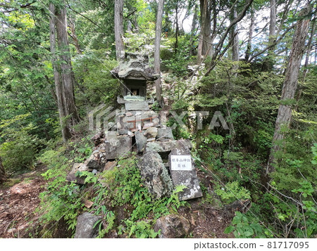 栃木縣、群馬縣的縣界，位於桐生川源頭的根本山神社，位於本社的庫裡場上游。 81717095