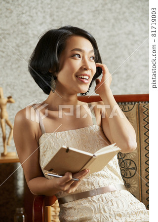Creative Inspired Young Woman 81719003