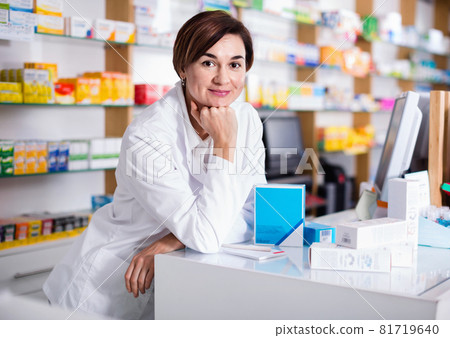 Female pharmacist offering help in choosing at counter in pharmacy 81719640