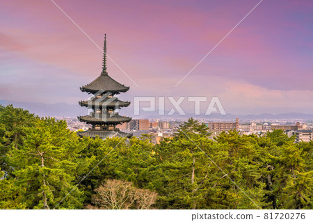 Five story pagoda Kofukuji temple at Nara , Japan Five story pagoda Kofukuji temple at Nara , Japan 81720276