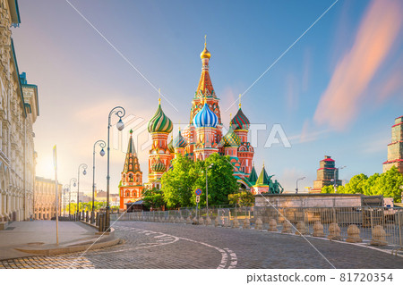 St. Basil's Cathedral at Red Square in Moscow 81720354