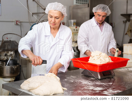 Woman weighing dough and preparing portioned pieces Woman weighing dough and preparing portioned pieces 81721090