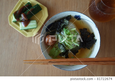 梅子茶泡飯和味噌黃瓜 81722674