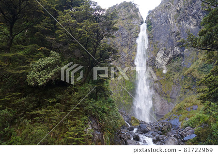 New Zealand Devil's Punch Bowl Waterfall 81722969