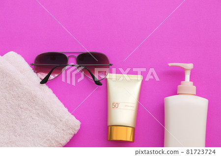sunscreen spf50 health care for skin face with body lotion, sunglasses of lifestyle woman sunscreen spf50 health care for skin face with body lotion, sunglasses of lifestyle woman 81723724