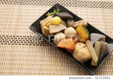 Simmered dish with lots of ingredients Simmered dish with lots of ingredients 81723931