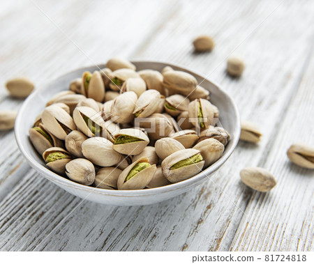 Bowl with pistachios Bowl with pistachios 81724818
