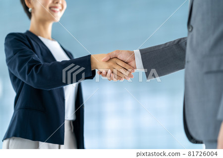Business men and women shaking hands Business men and women shaking hands 81726004