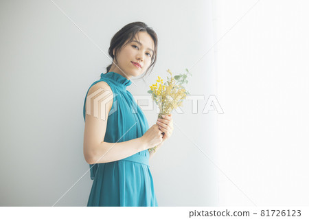 女士綠色連衣裙 女士綠色連衣裙 81726123