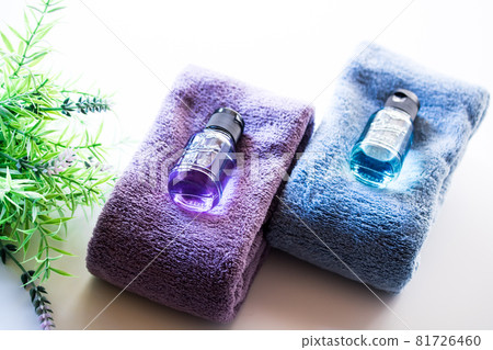 面巾和旅行容器 81726460