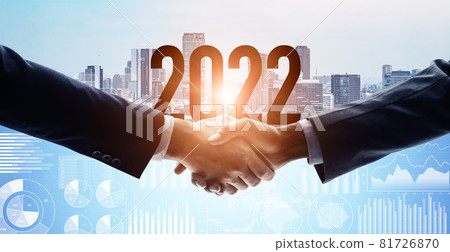 2022 New Year image for business New Year's card for businessmen shaking hands 81726870