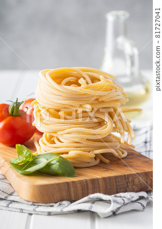 Italian pasta nest. Uncooked spaghetti nest. Italian pasta nest. Uncooked spaghetti nest. 81727041