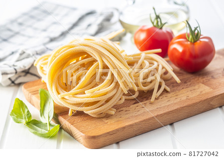 Italian pasta nest. Uncooked spaghetti nest. Italian pasta nest. Uncooked spaghetti nest. 81727042