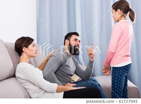 Father and mother telling off daughter Father and mother telling off daughter 81727045