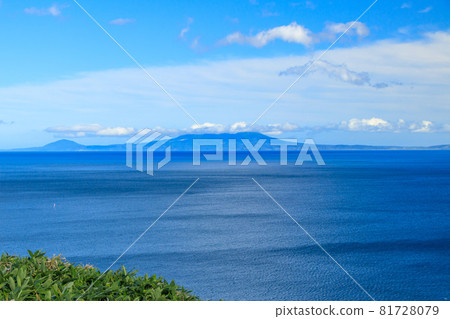 A distant view of Kunashiri Island from Whale Viewing Hill Park in Rausu Town, Menashi District 81728079