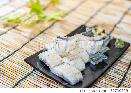 White-grilled eel served on a plate! White-grilled eel served on a plate! 81730209