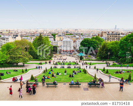 從蒙馬特山看巴黎市景 81731418