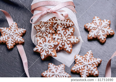 gingerbread snowflakes cookies on napkin 81731690