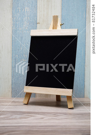 Space wooden easel black with space copy on wooden background Space wooden easel black with space copy on wooden background 81732484