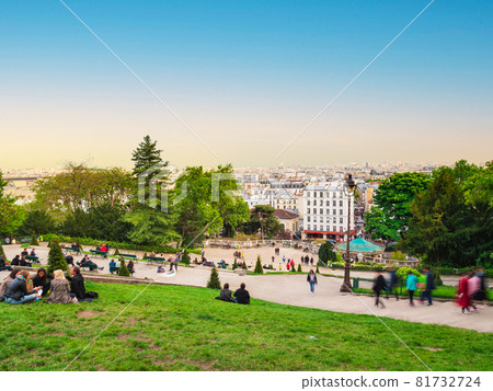 Paris at dusk looking from Montmartre hill Paris at dusk looking from Montmartre hill 81732724