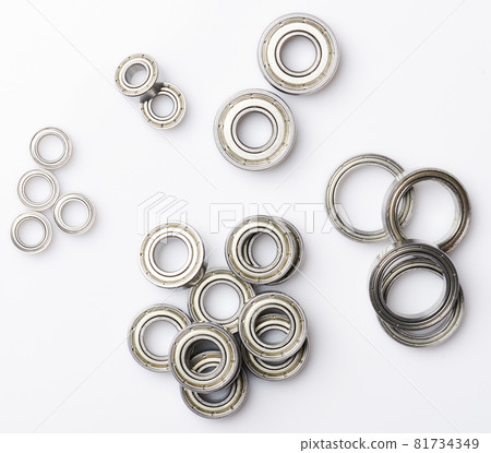 Groups of different size bearings 81734349