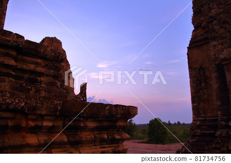 從世界遺產 Pre Rup 遺址看柬埔寨暹粒日落 從世界遺產 Pre Rup 遺址看柬埔寨暹粒日落 81734756