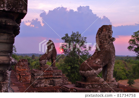 從世界遺產 Pre Rup 遺址看柬埔寨暹粒日落 從世界遺產 Pre Rup 遺址看柬埔寨暹粒日落 81734758