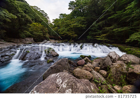 初秋菊池峽美景 81735725