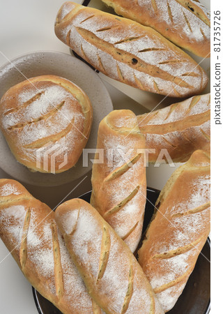French baked bread that is very popular in the market and has a unique and beautiful appearance. French baked bread that is very popular in the market and has a unique and beautiful appearance. 81735726