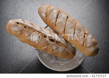 French baked bread that is very popular in the market and has a unique and beautiful appearance. French baked bread that is very popular in the market and has a unique and beautiful appearance. 81735727