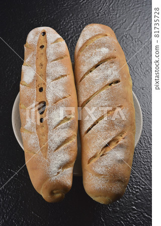 French baked bread that is very popular in the market and has a unique and beautiful appearance. French baked bread that is very popular in the market and has a unique and beautiful appearance. 81735728