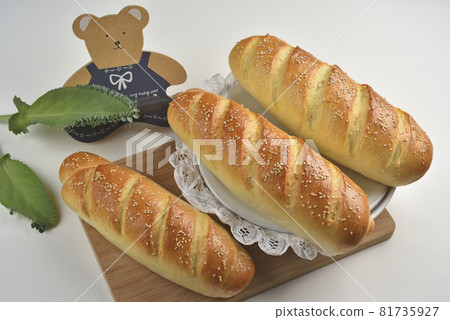 Homemade sweet sesame bread Homemade sweet sesame bread 81735927