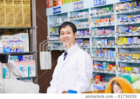 Drugstore drug pharmacist male 81736838