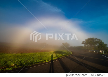 白色彩虹（照片：新潟縣小千谷市山本山高原佐和山袖珍公園） 81738526