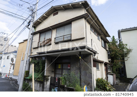 Old Japanese wooden two-story house/small house/detached house/Showa era architecture Old Japanese wooden two-story house/small house/detached house/Showa era architecture 81740945