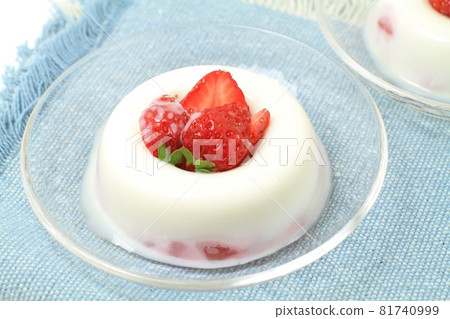 牛奶瓊脂草莓果凍 81740999