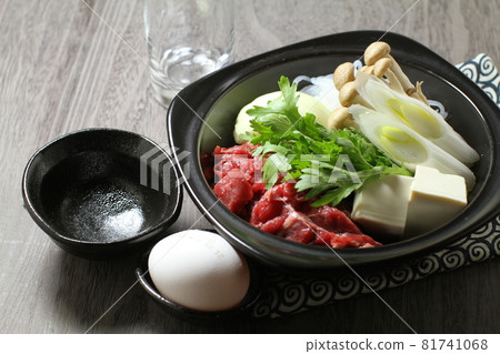 壽喜燒一人份,肉鍋準備,準備好 壽喜燒一人份,肉鍋準備,準備好 81741068