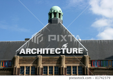 Pyramidendach Pyramidal roof Pyramidendach Pyramidal roof 81742379