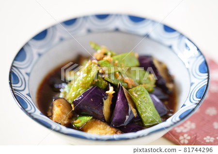 茄子青豆炒茄汁 茄子青豆炒茄汁 81744296