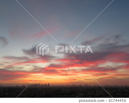 Morning scenery in central Tokyo 81744458