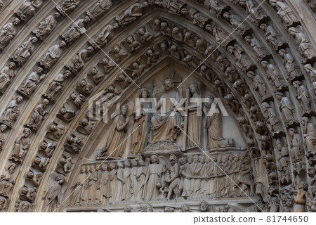 Notre Dame [Before the fire extinguished] 81744650