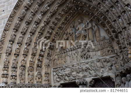 Notre Dame [Before the fire extinguished] 81744651