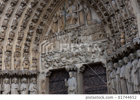 Notre Dame [Before the fire extinguished] 81744652