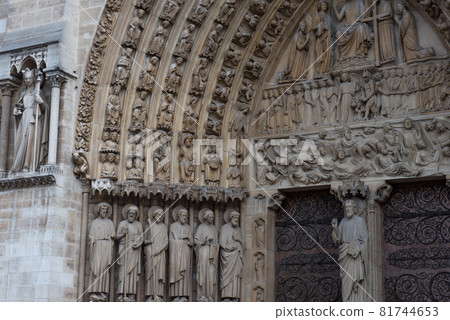 Notre Dame [Before the fire extinguished] 81744653