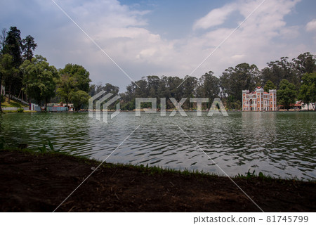 Mansion and pond of the lord of the large agricultural system in San Marti, Mexico 81745799
