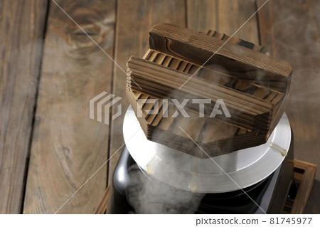 Cook rice in a one-cup rice cooker. Cook rice in a one-cup rice cooker. 81745977