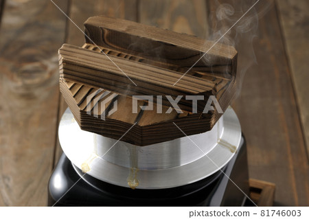 Cook rice in a one-cup rice cooker. 81746003